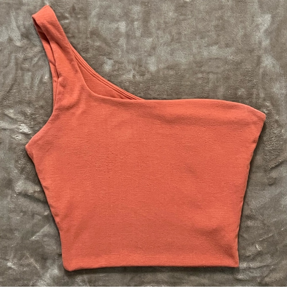 BETTER BE LIGHT RUST ONE SHOULDER CROP TOP